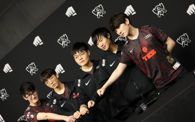 女双比赛中 女双比赛中