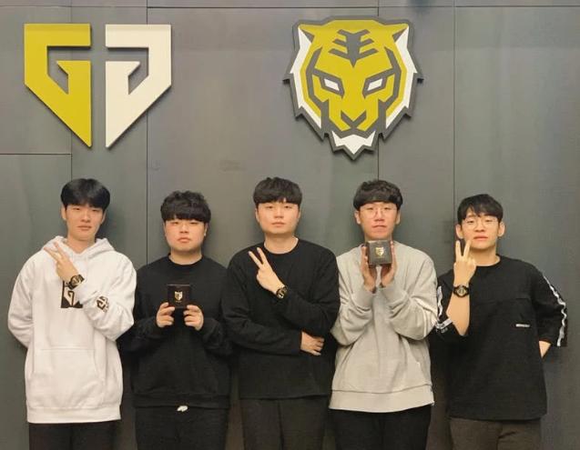 对足球运动 对足球运动